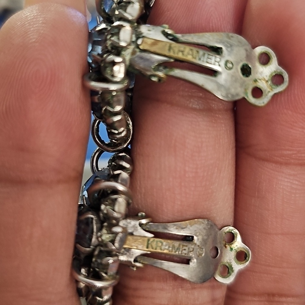 VINTAGE KRAMER CLIP ON EARRINGS - Picture 5 of 7